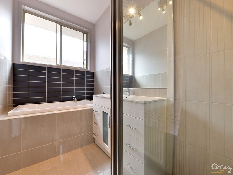 2/26 Louis Street, Doveton VIC 3177