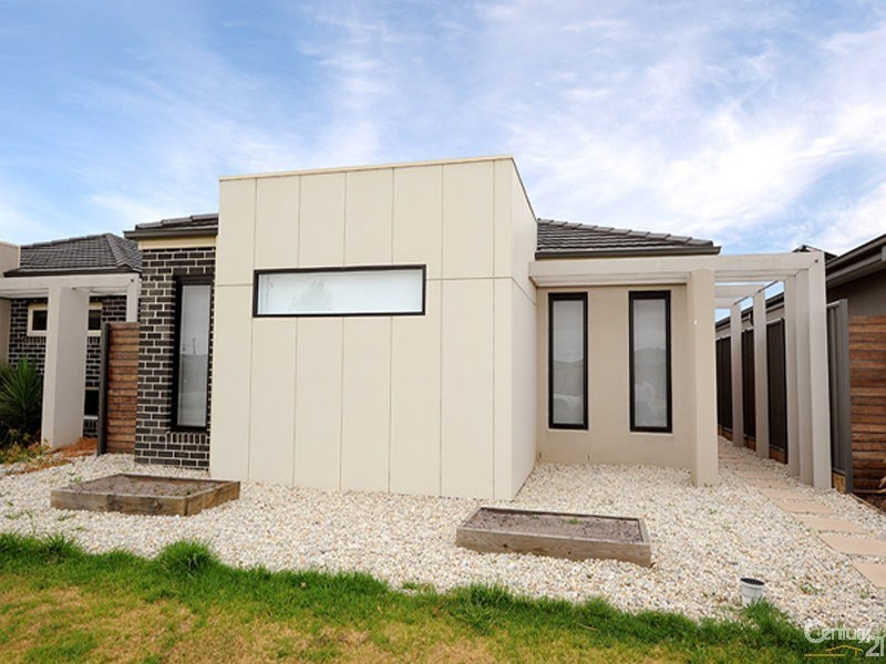 16 Frogmore Lane, Cranbourne North VIC 3977