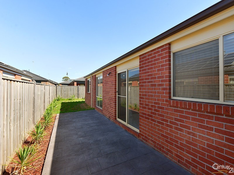 51 Banfield Place, Lyndhurst VIC 3975