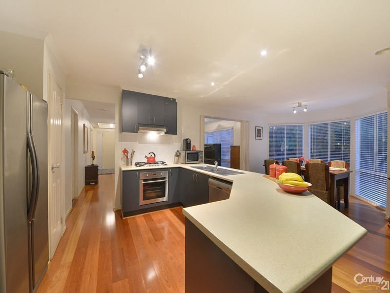 7 Glenn Erin Way, Berwick VIC 3806