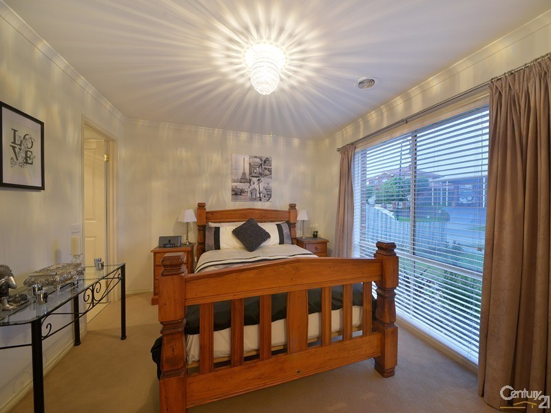 7 Glenn Erin Way, Berwick VIC 3806