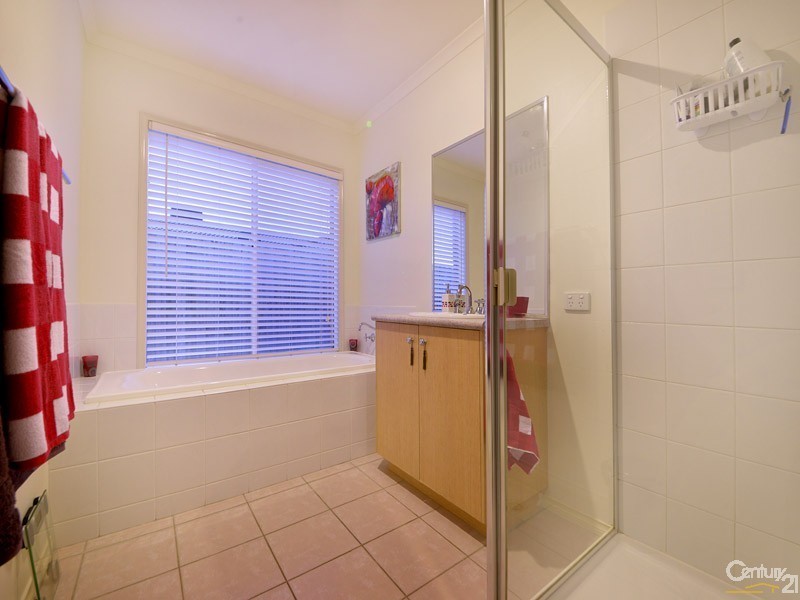 7 Glenn Erin Way, Berwick VIC 3806