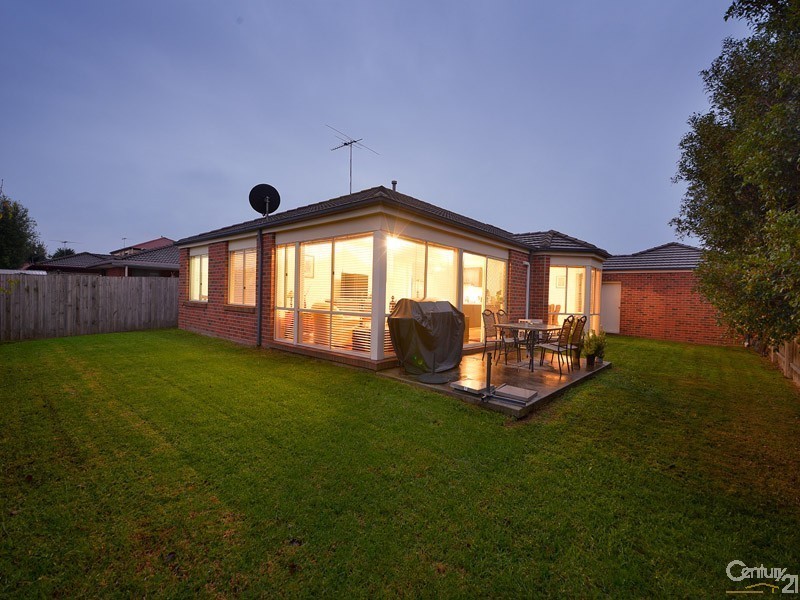7 Glenn Erin Way, Berwick VIC 3806