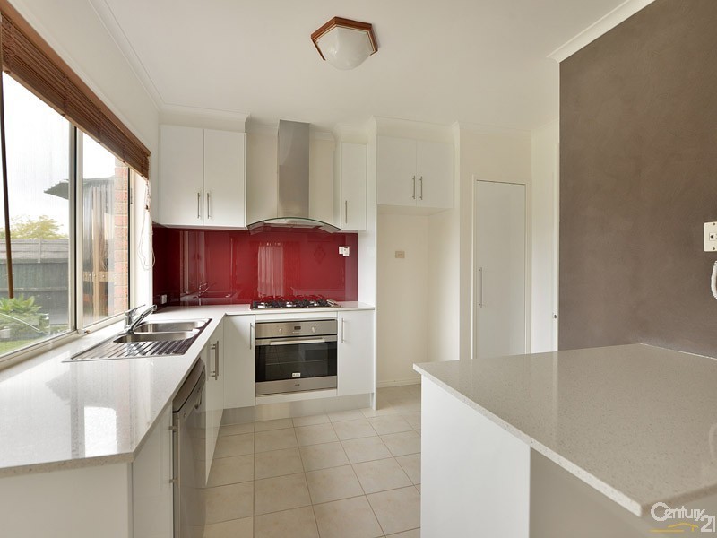 8 Brookville Court, Narre Warren South VIC 3805