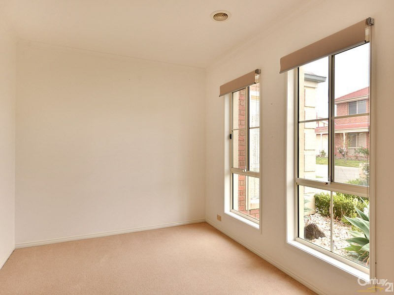 8 Brookville Court, Narre Warren South VIC 3805