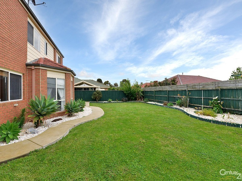8 Brookville Court, Narre Warren South VIC 3805