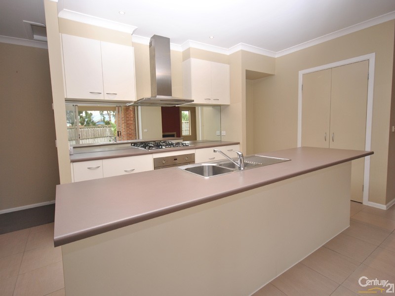 17 Don Collins Way, Berwick VIC 3806