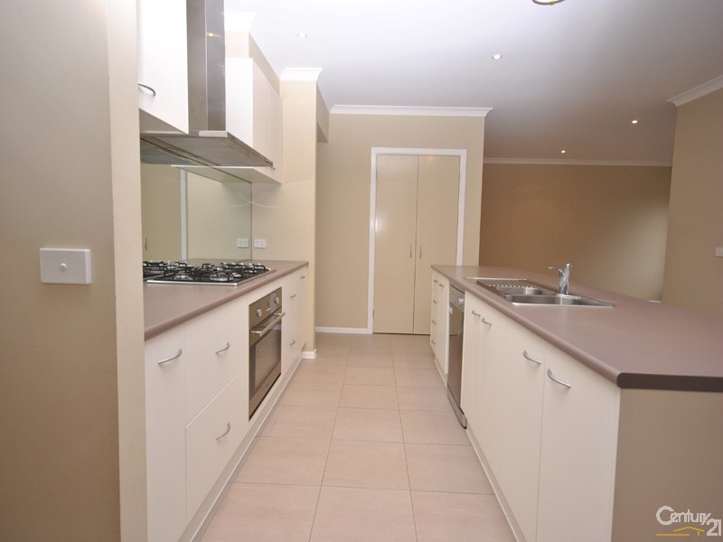 17 Don Collins Way, Berwick VIC 3806