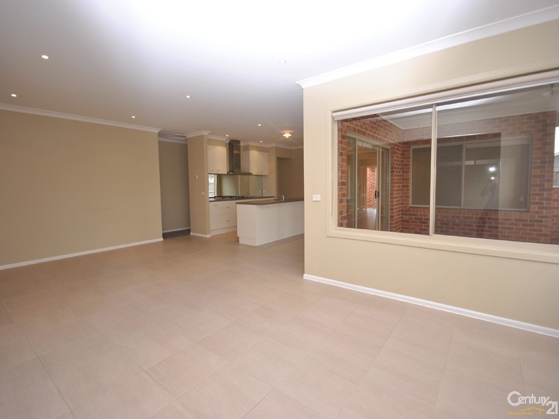 17 Don Collins Way, Berwick VIC 3806