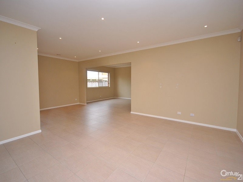 17 Don Collins Way, Berwick VIC 3806