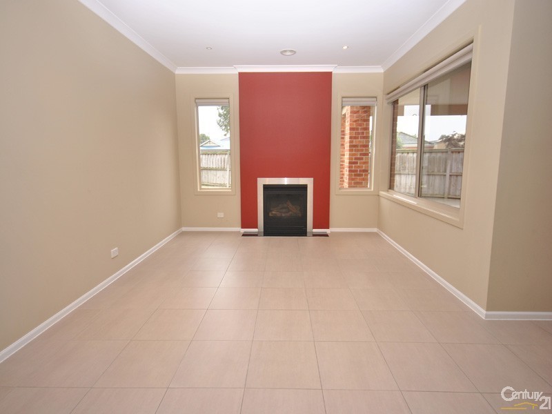 17 Don Collins Way, Berwick VIC 3806