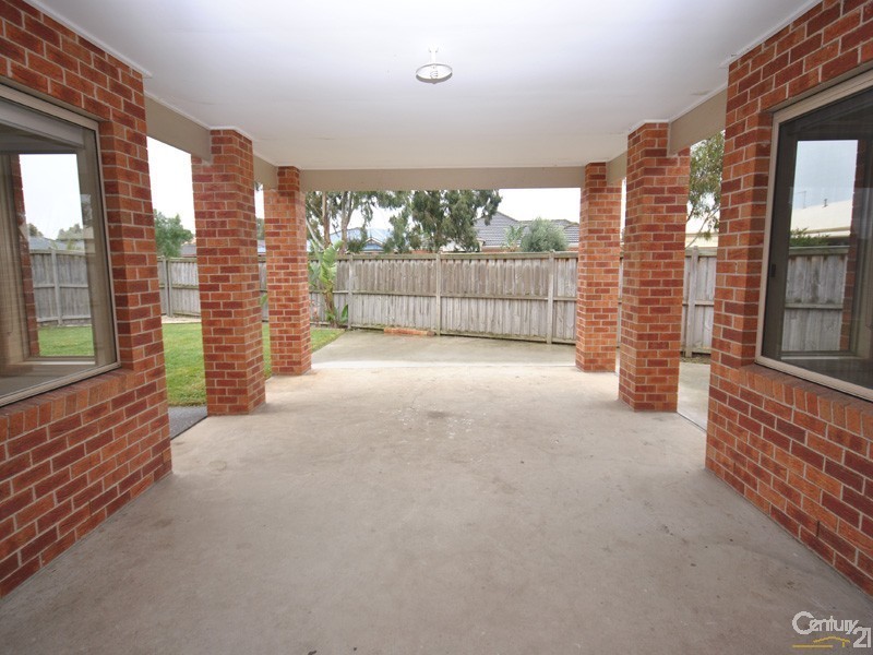 17 Don Collins Way, Berwick VIC 3806