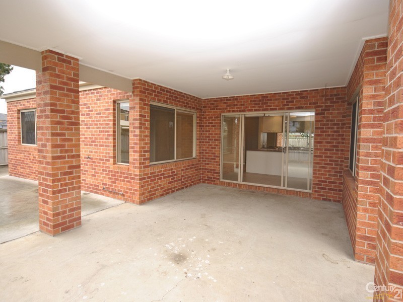 17 Don Collins Way, Berwick VIC 3806