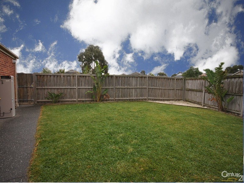 17 Don Collins Way, Berwick VIC 3806