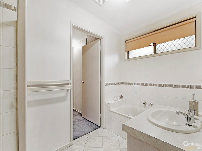 2/11 Josephine Avenue, Narre Warren VIC 3805