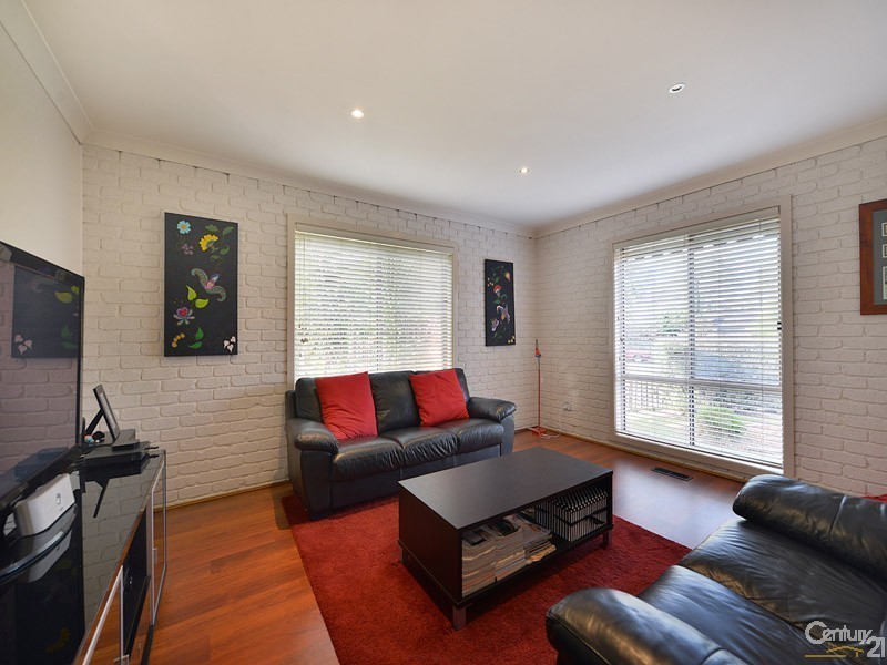 8 Escott Grove, Berwick VIC 3806