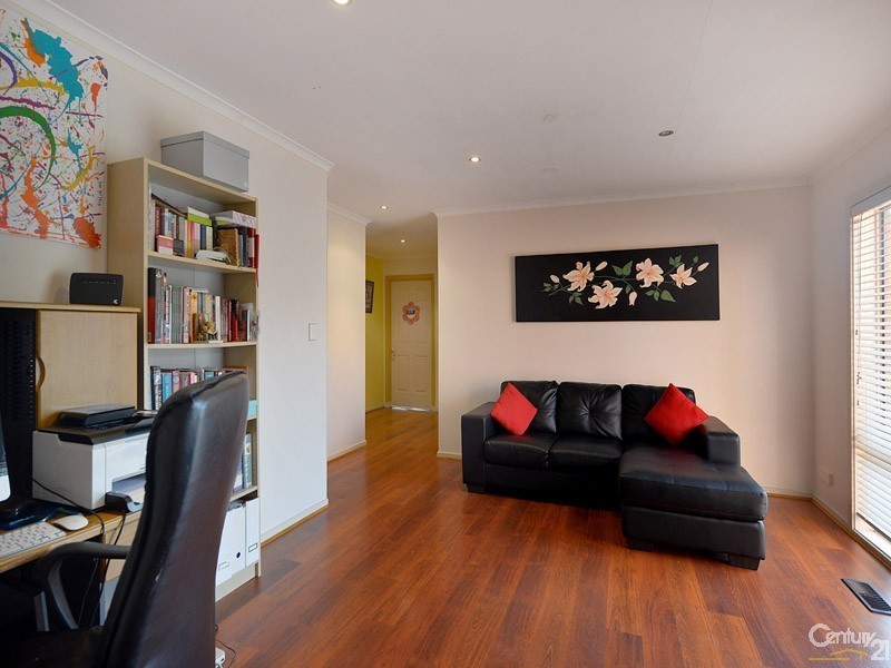 8 Escott Grove, Berwick VIC 3806