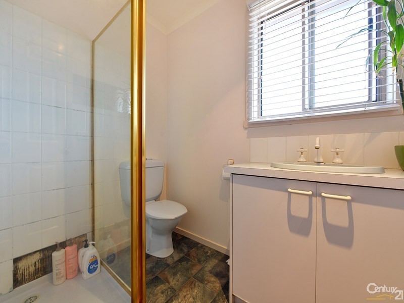 8 Escott Grove, Berwick VIC 3806