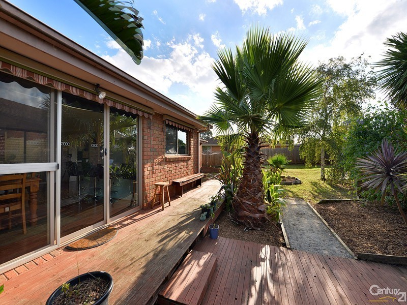 8 Escott Grove, Berwick VIC 3806