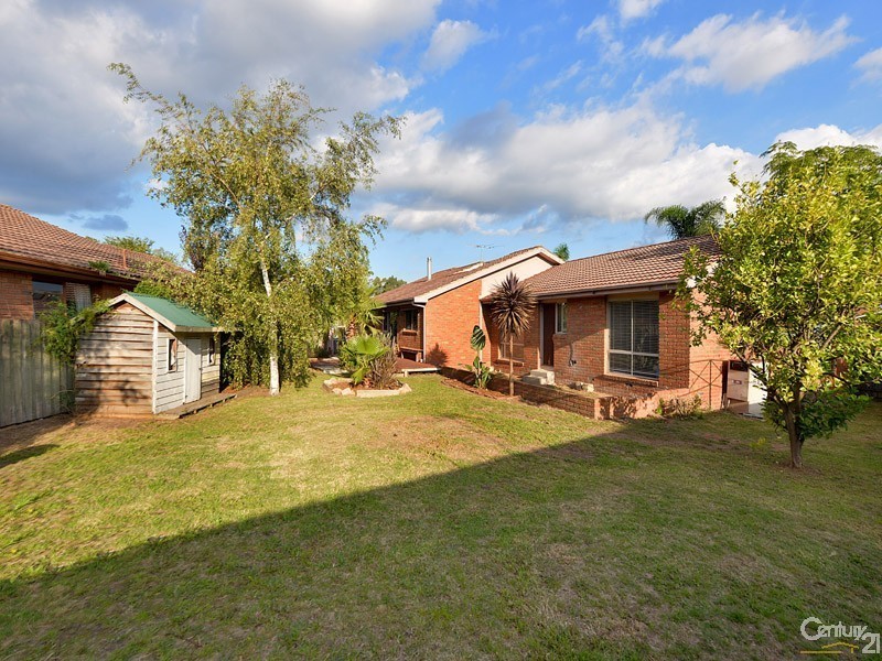 8 Escott Grove, Berwick VIC 3806