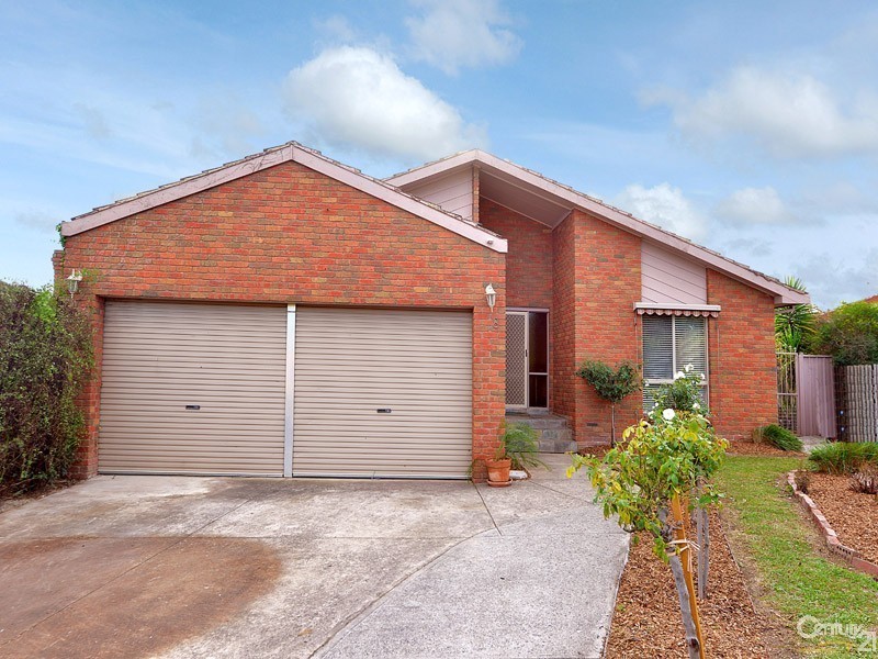 8 Escott Grove, Berwick VIC 3806