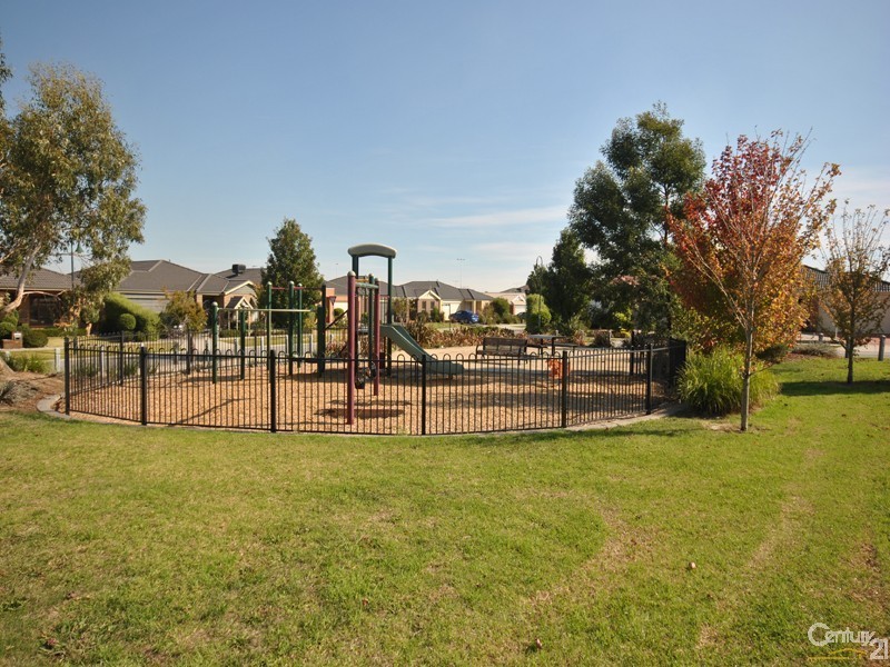 24 Stefan Drive, Berwick VIC 3806