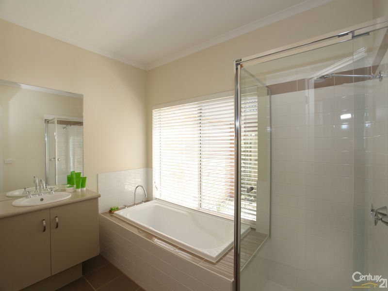 24 Stefan Drive, Berwick VIC 3806