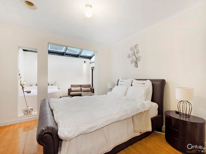 26 Eleanore Crescent, Hallam VIC 3803