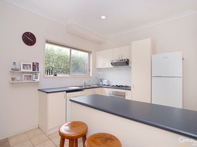 17/12 Grant Close, Berwick VIC 3806