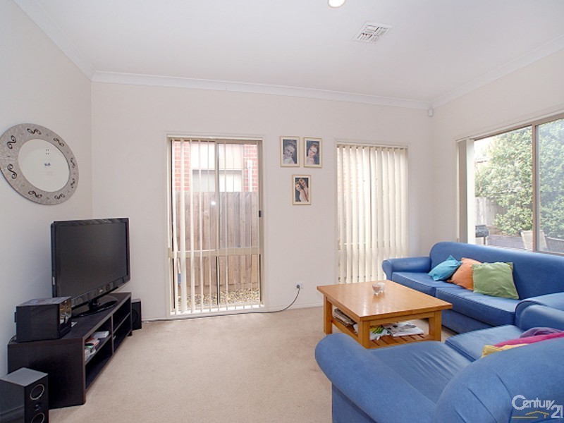 17/12 Grant Close, Berwick VIC 3806