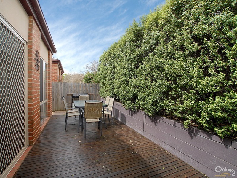 17/12 Grant Close, Berwick VIC 3806