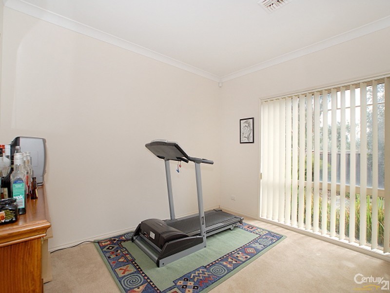 17/12 Grant Close, Berwick VIC 3806