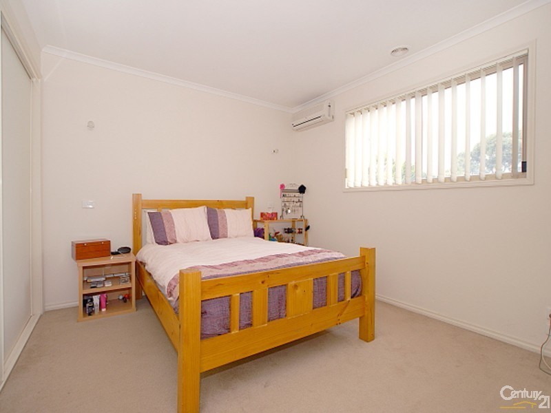 17/12 Grant Close, Berwick VIC 3806