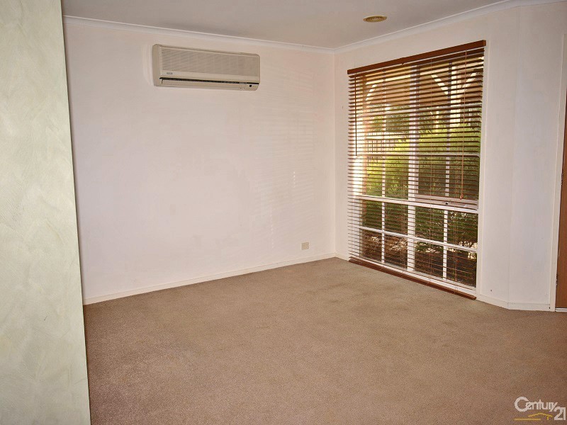 2 Meadow Place, Narre Warren South VIC 3805