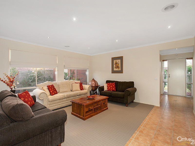 7 Farnborough Way, Berwick VIC 3806