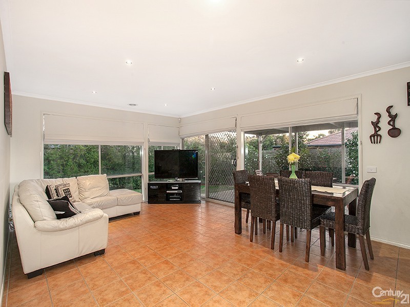 7 Farnborough Way, Berwick VIC 3806