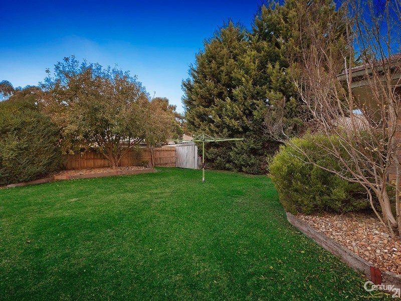 4 Emma Court, Berwick VIC 3806