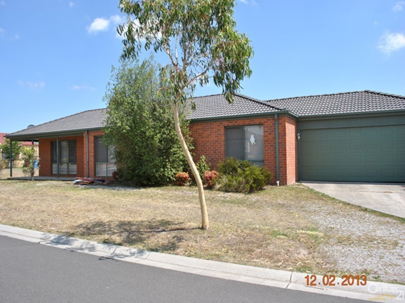16 Fetlock Lane, Cranbourne East VIC 3977