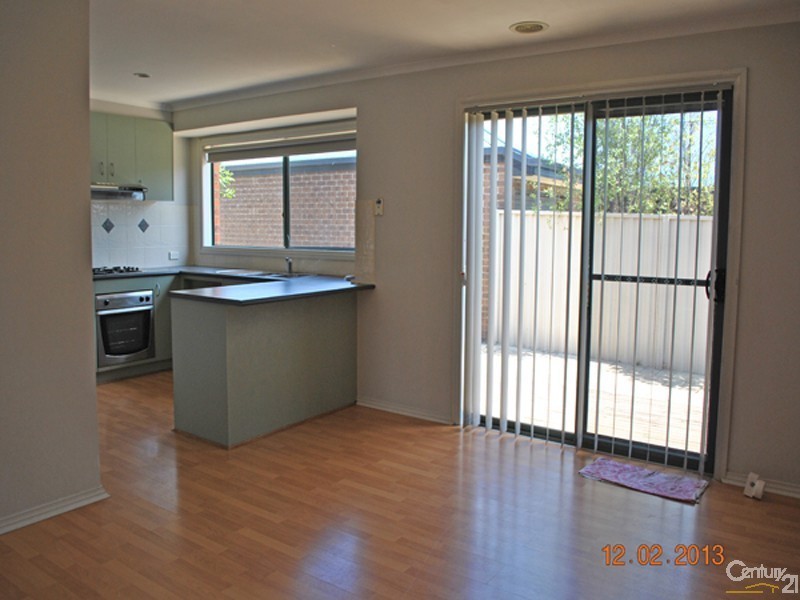 16 Fetlock Lane, Cranbourne East VIC 3977