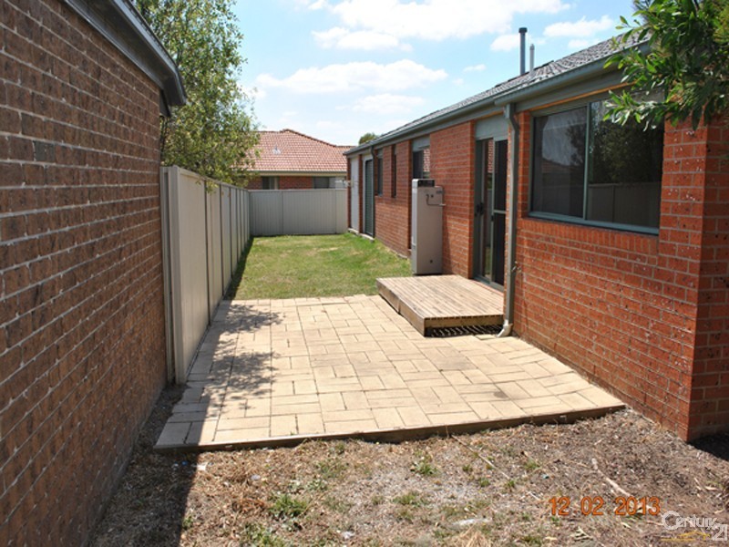 16 Fetlock Lane, Cranbourne East VIC 3977
