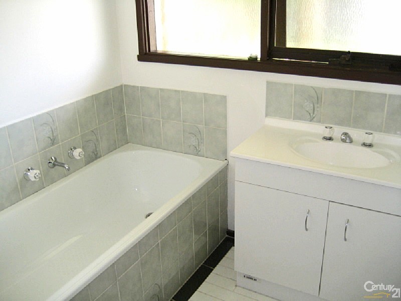 1 Escott Grove, Berwick VIC 3806