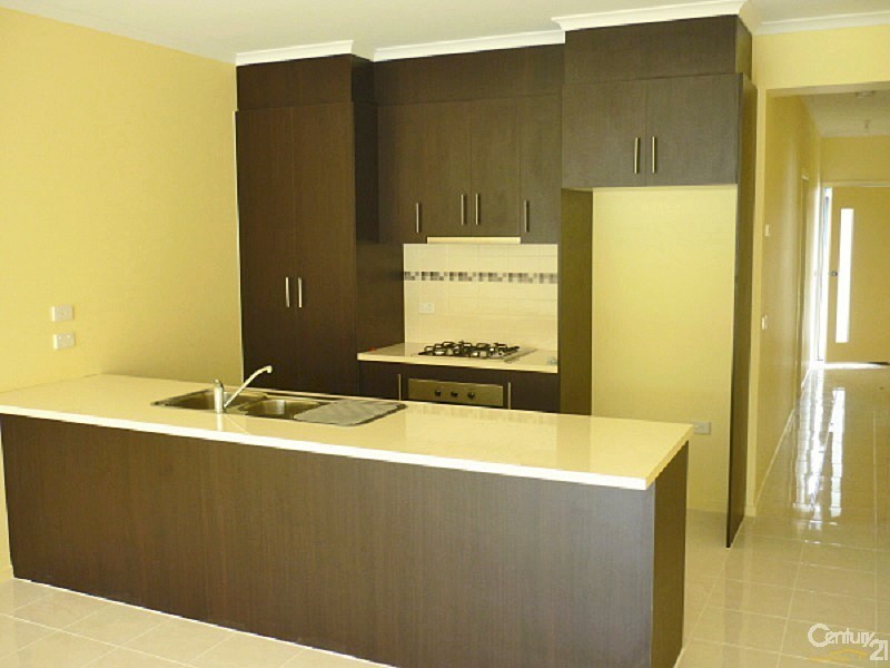 2/7 Roseville Court, Berwick VIC 3806