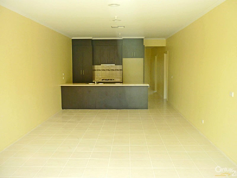 2/7 Roseville Court, Berwick VIC 3806