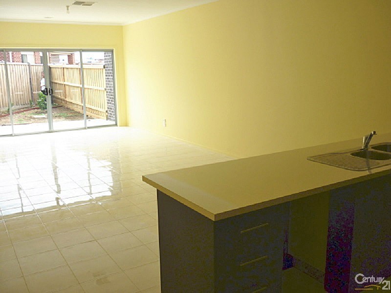 2/7 Roseville Court, Berwick VIC 3806