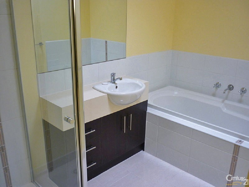 2/7 Roseville Court, Berwick VIC 3806