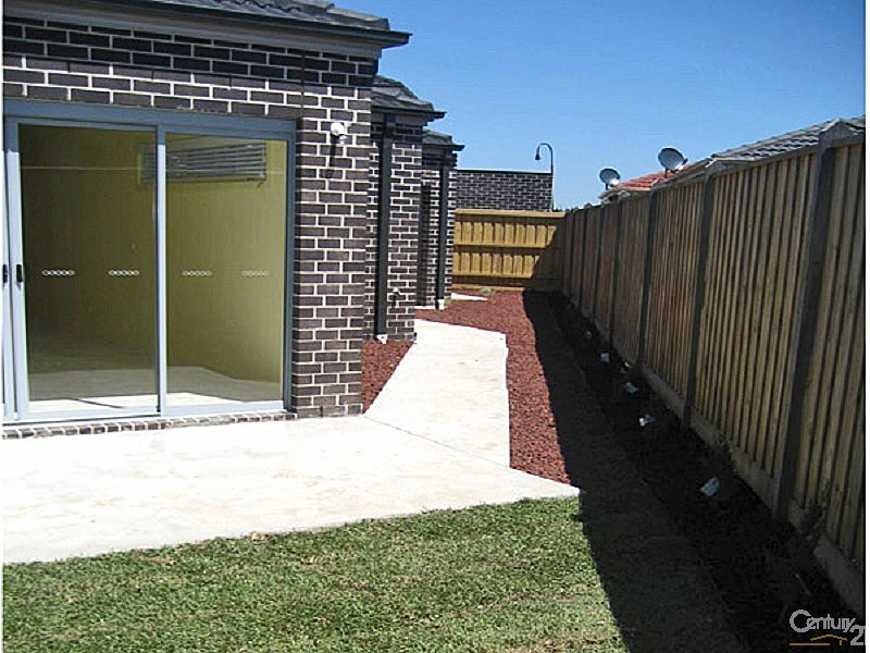 2/7 Roseville Court, Berwick VIC 3806