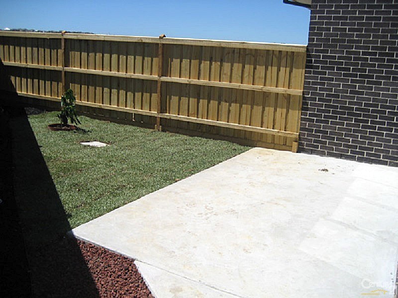 2/7 Roseville Court, Berwick VIC 3806