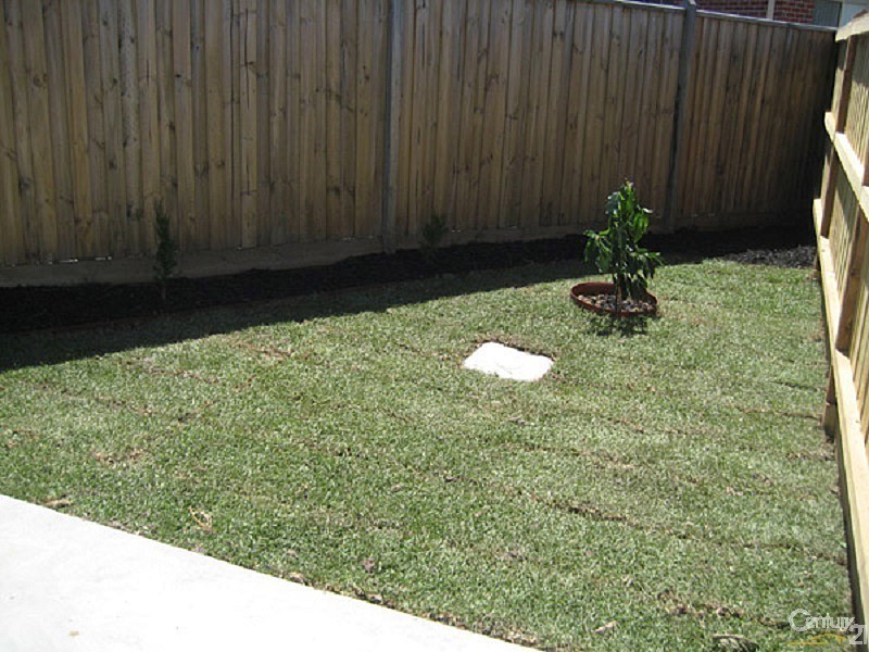 2/7 Roseville Court, Berwick VIC 3806