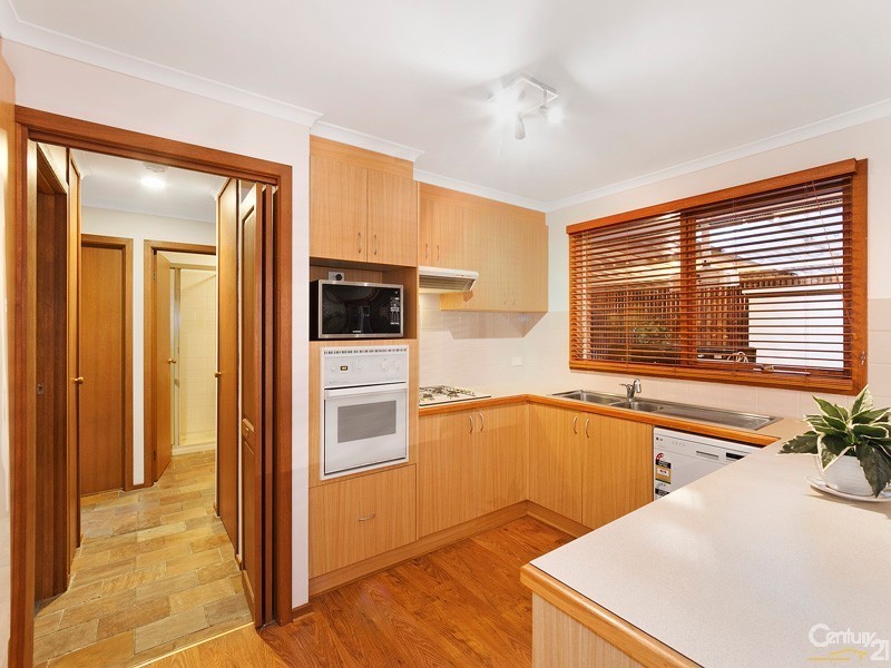 1 Sunnyside Drive, Berwick VIC 3806