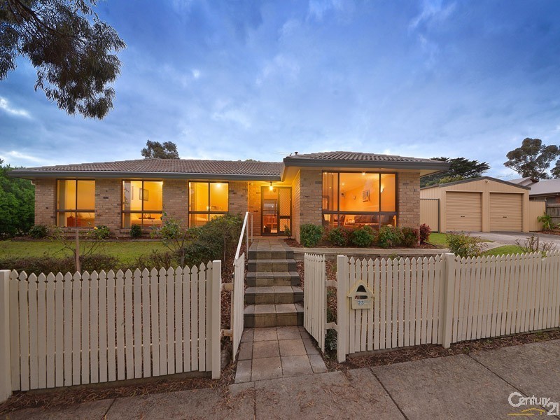 23 St Boswells Avenue, Berwick VIC 3806